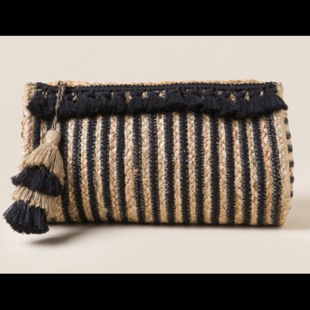 Ruffle straw clutch bag